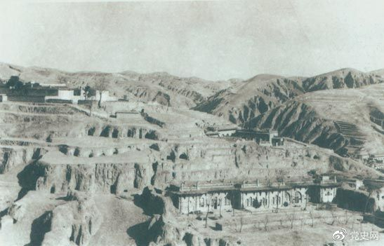 1947年12月25日至28日，中共中央在陜北米脂楊家溝召開擴(kuò)大會議（十二月會議）。圖為會議會址。